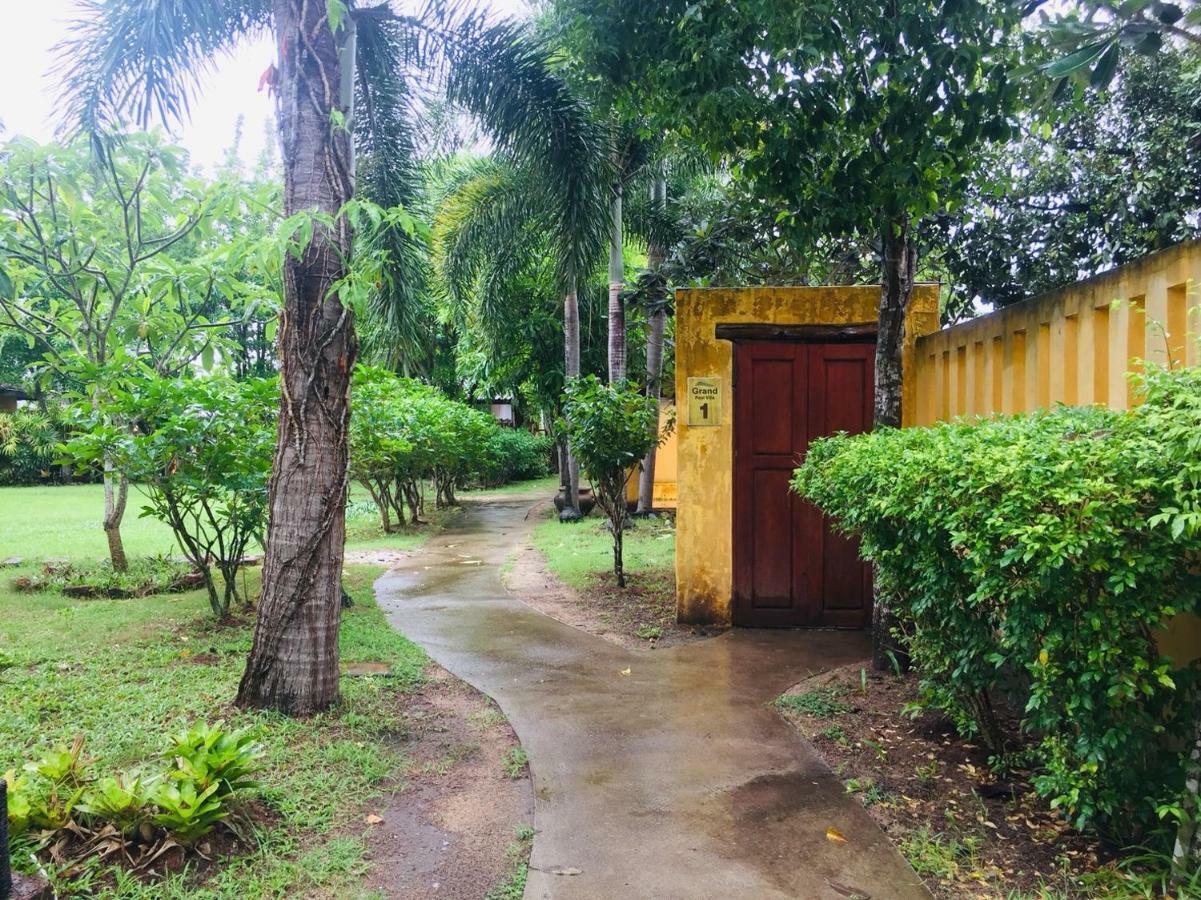 Keeree Waree Seaside Villa Bang Saphan Exterior foto